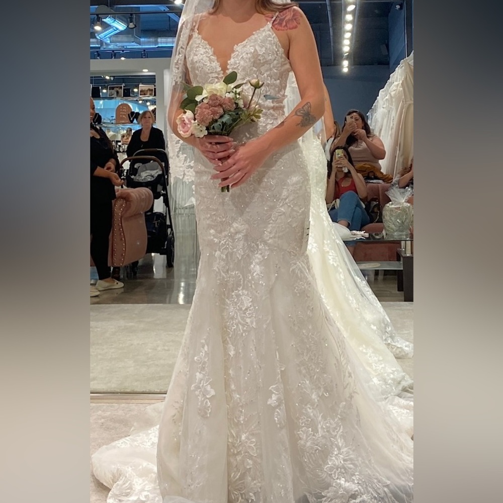 BRAND NEW Wedding dress